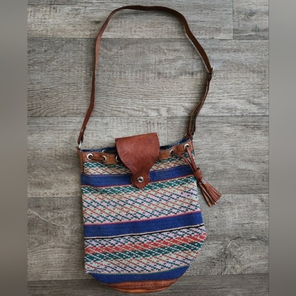 Vintage Woven Knit Hobo Crossbody Handbag with Brown Leather Straps and Buckle C
